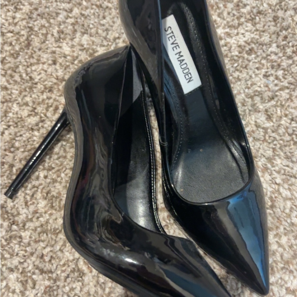 Steve Madden Glossy Black Heels - Picture 1 of 2